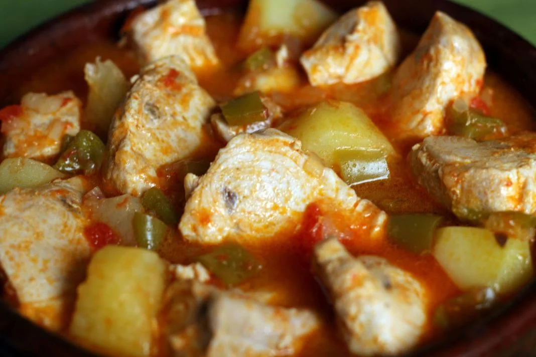 Cómo preparar marmitako al estilo vasco paso a paso 3 Vida.es LA COCCIÓN DEL ATÚN: EL PUNTO JUSTO PARA UN MARMITAKO DELICIOSO