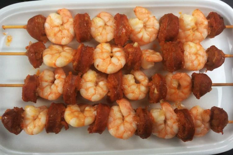 La combinación de gambones y chorizo que te sorprenderá para el picoteo del finde 3 Vida.es VARIACIONES Y ACOMPAÑAMIENTOS PARA ENRIQUECER TU PICOTEO
