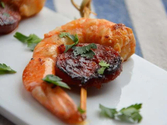 La combinación de gambones y chorizo que te sorprenderá para el picoteo del finde 1 Vida.es UN MAR Y MONTAÑA QUE CAUTIVA: LA UNIÓN PERFECTA DE SABORES