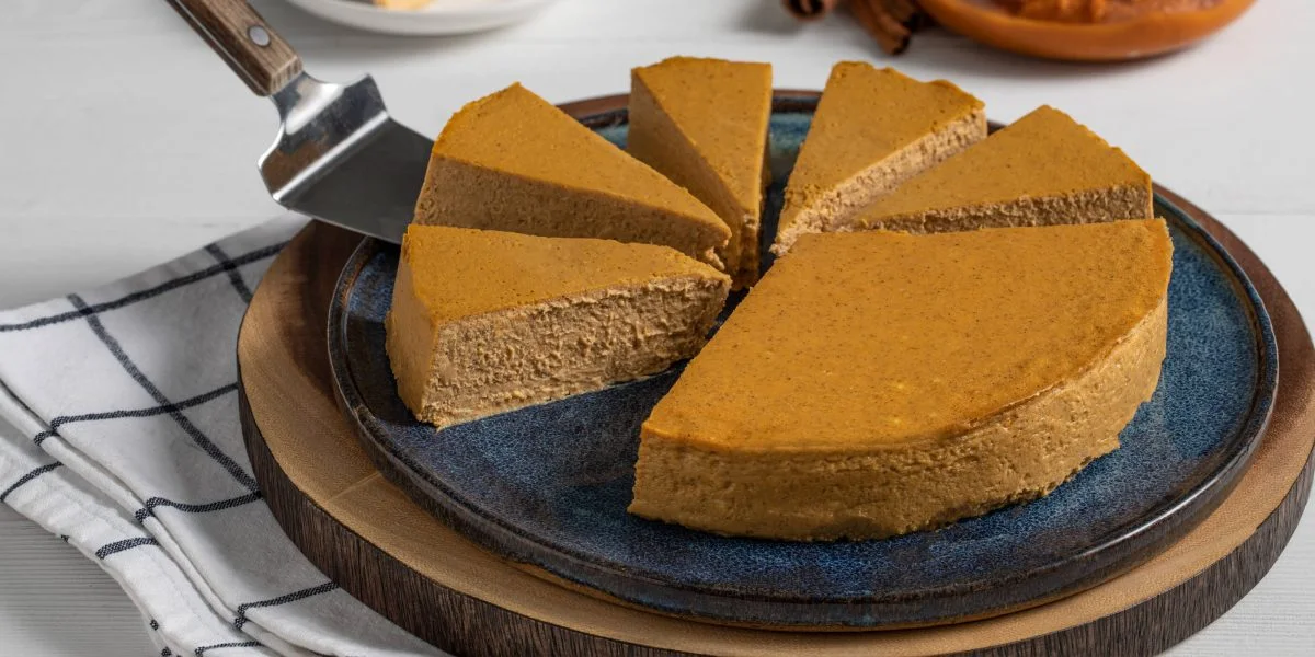 DISFRUTANDO DEL CHEESECAKE DE CALABAZA SIN CULPA