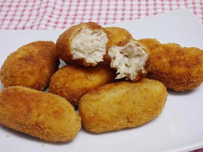Cómo preparar las auténticas croquetas de puchero sevillanas, la receta más buscada del país 4 Vida.es DISFRUTANDO DE LAS CROQUETAS DE PUCHERO SEVILLANAS EN BUENA COMPAÑÍA