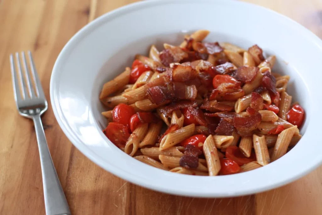 Aprovecha las sobras de pasta y prepara una cena fácil y rápida con bacon 3 Vida.es sobra de pastas con bacon 0 Vida.es