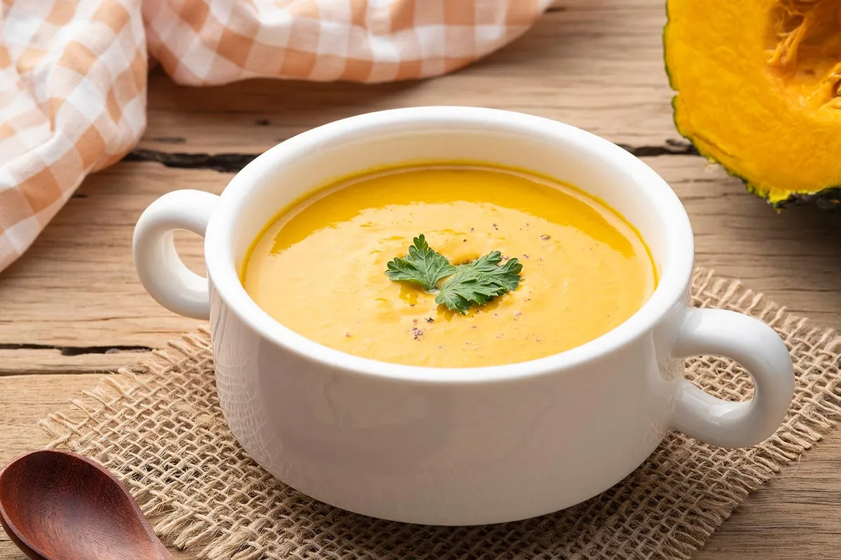 La sopa de calabaza exprés que se hace en 10 minutos y te salvará la cena 1 Vida.es SOPA DE CALABAZA: UN PLATO NUTRITIVO Y RÁPIDO