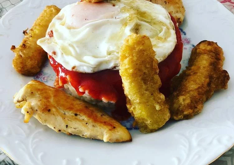 Arroz a la cubana el plato tradicional con plátano frito que nunca falla 4 Vida.es EL ARROZ A LA CUBANA EN LA CULTURA ESPAÑOLA
