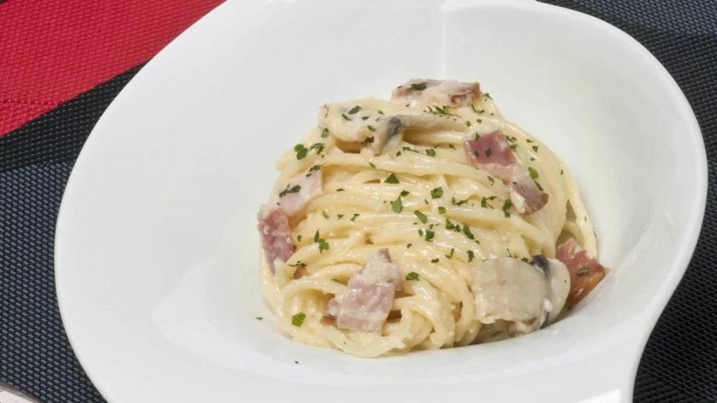 PREPARACIÓN DE LOS ESPAGUETIS A LA CARBONARA