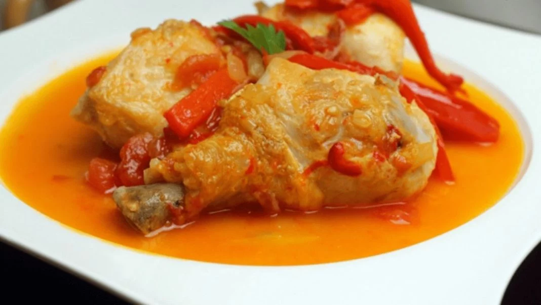 EL PROCESO DE COCINADO DEL POLLO AL CHILINDRÓN