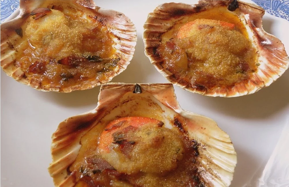 VARIACIONES Y CONSEJOS PARA DISFRUTAR DE LAS VIEIRAS A LA GALLEGA