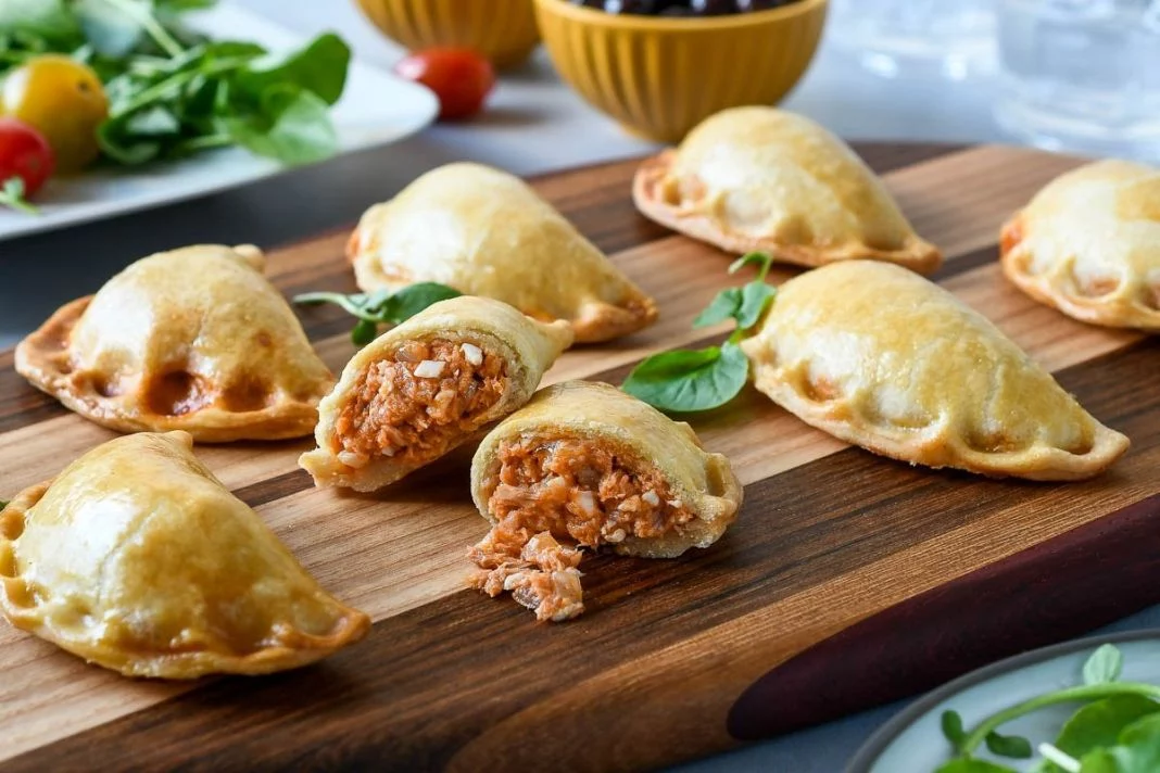 Rápidas, saludables y sin aceite: aprende a hacer empanadillas en tiempo récord 1 Vida.es LA BASE PERFECTA: MASA LIGERA Y SIN ACEITE