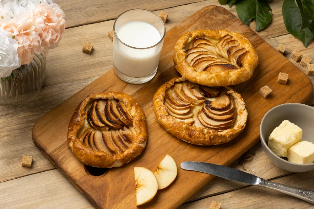 Postres invernales que solo tu freidora de aire sabe hacer así de bien 1 Vida.es TARTAS DE MANZANA: EL CLÁSICO INVERNAL REINVENTADO