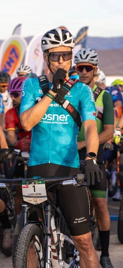 Luis León Sánchez Gil (ciclista): “En una carrera de resistencia, tener todos los datos a mano y saber cómo responde tu cuerpo marca la diferencia entre rendir bien y llegar al límite” 3 Vida.es Luis Leon Sanchez con el Huawei Watch GT 6 Pro Vida.es