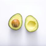 Comer un aguacate al día ayuda a cuidar la salud del corazón, según un estudio