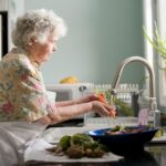 Prevención de la demencia según la OMS: hasta el 45% se previene con hábitos saludables como ejercicio y dieta