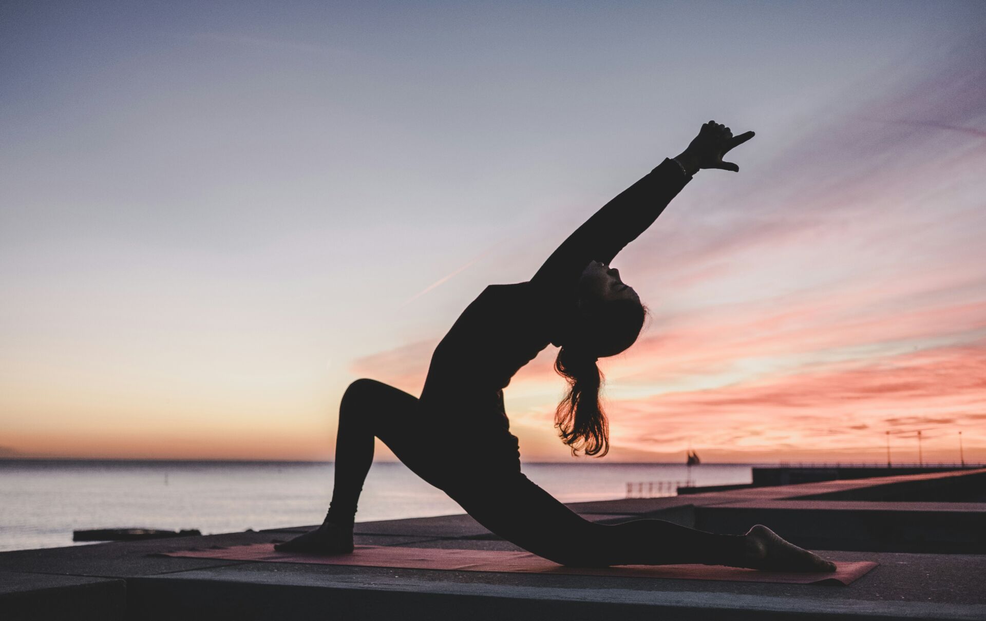 La actividad física ligera, como caminar o el yoga, también protege el corazón frente al ictus 1 Vida.es caminar para el corazón