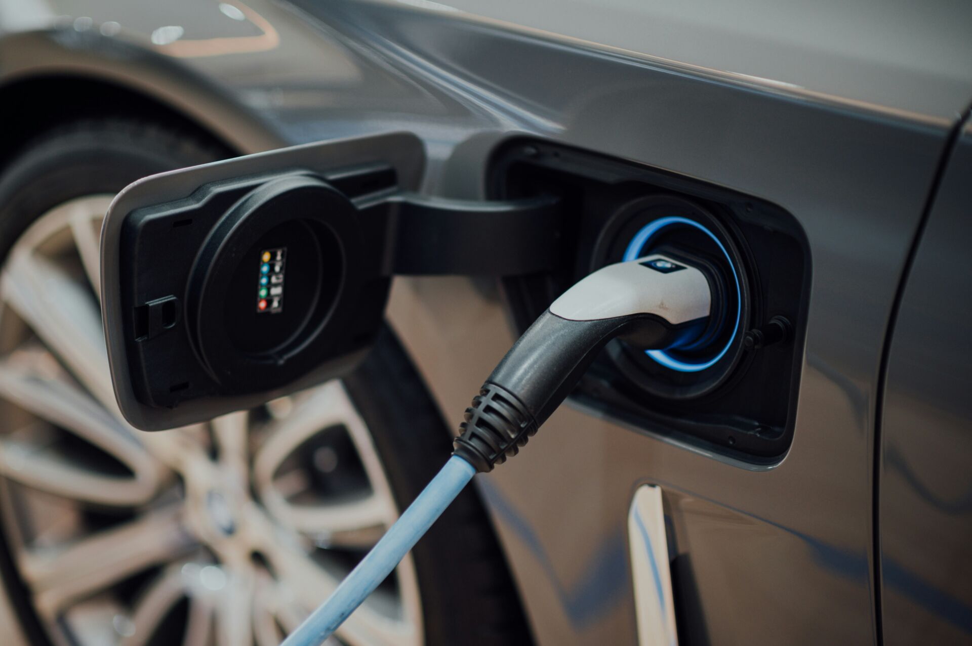 Un coche eléctrico cuesta hasta nueve veces menos por kilómetro: el ahorro frente a gasolina y diésel 1 Vida.es coste por kilómetro eléctrico