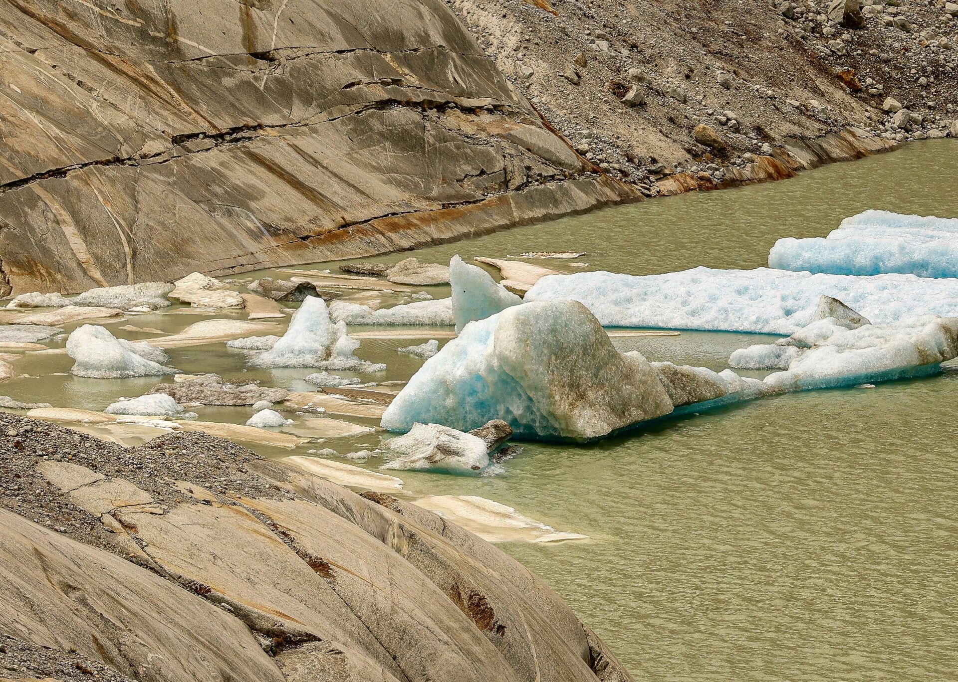El riesgo de inundación de los lagos glaciares aumenta con el deshielo: la alerta temprana y el drenaje salvan vidas 1 Vida.es deshielo glaciares cambio climático