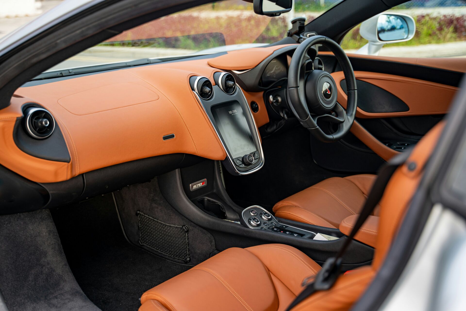 El Bugatti de Alonso, el coche más valioso jamás construido: esto es lo que cuesta personalizarlo único 1 Vida.es coche más caro del mundo