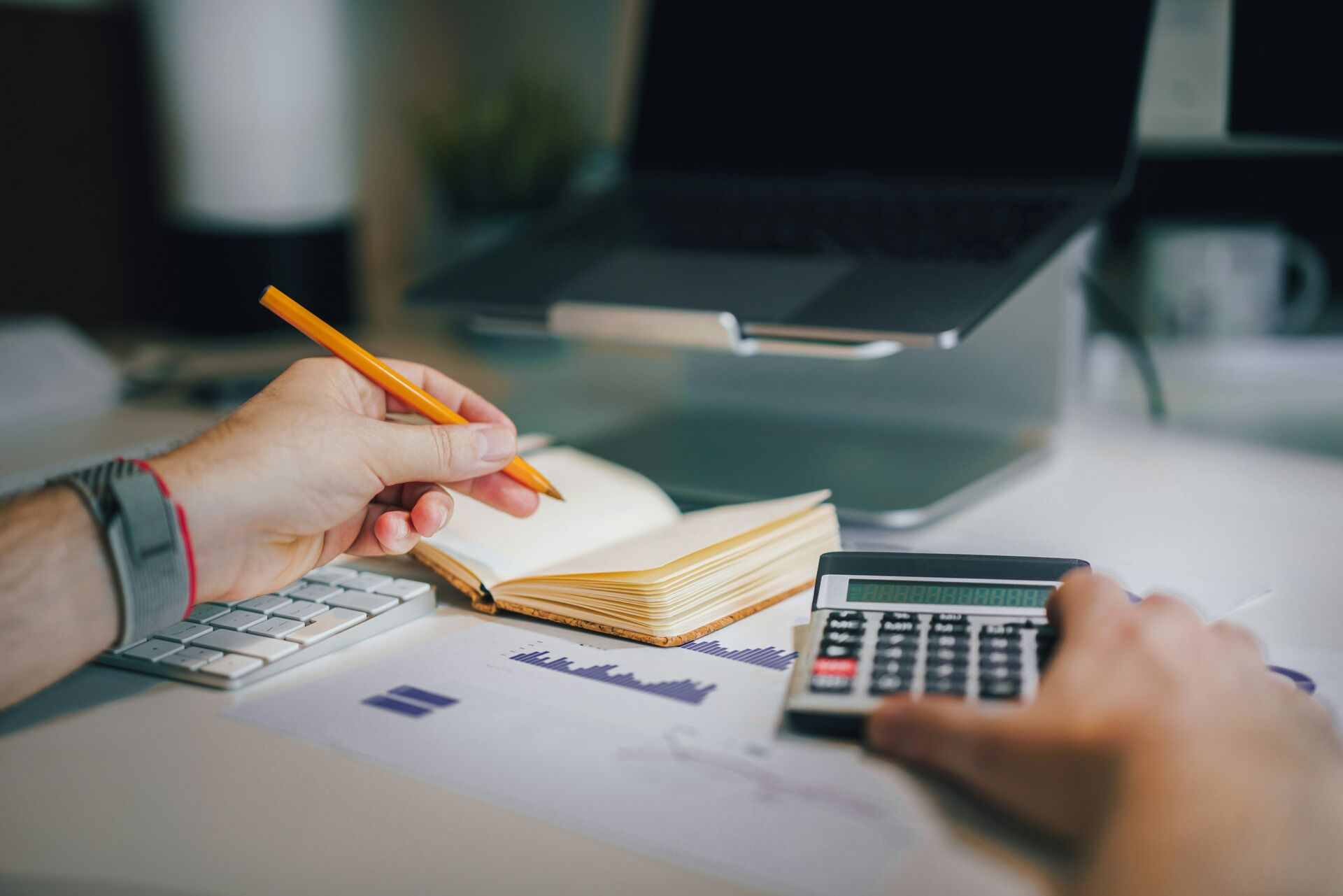 Cuánto dinero se puede ahorrar antes de dejar tu trabajo: así se calcula el colchón financiero que te protege 1 Vida.es cuánto ahorrar antes de renunciar