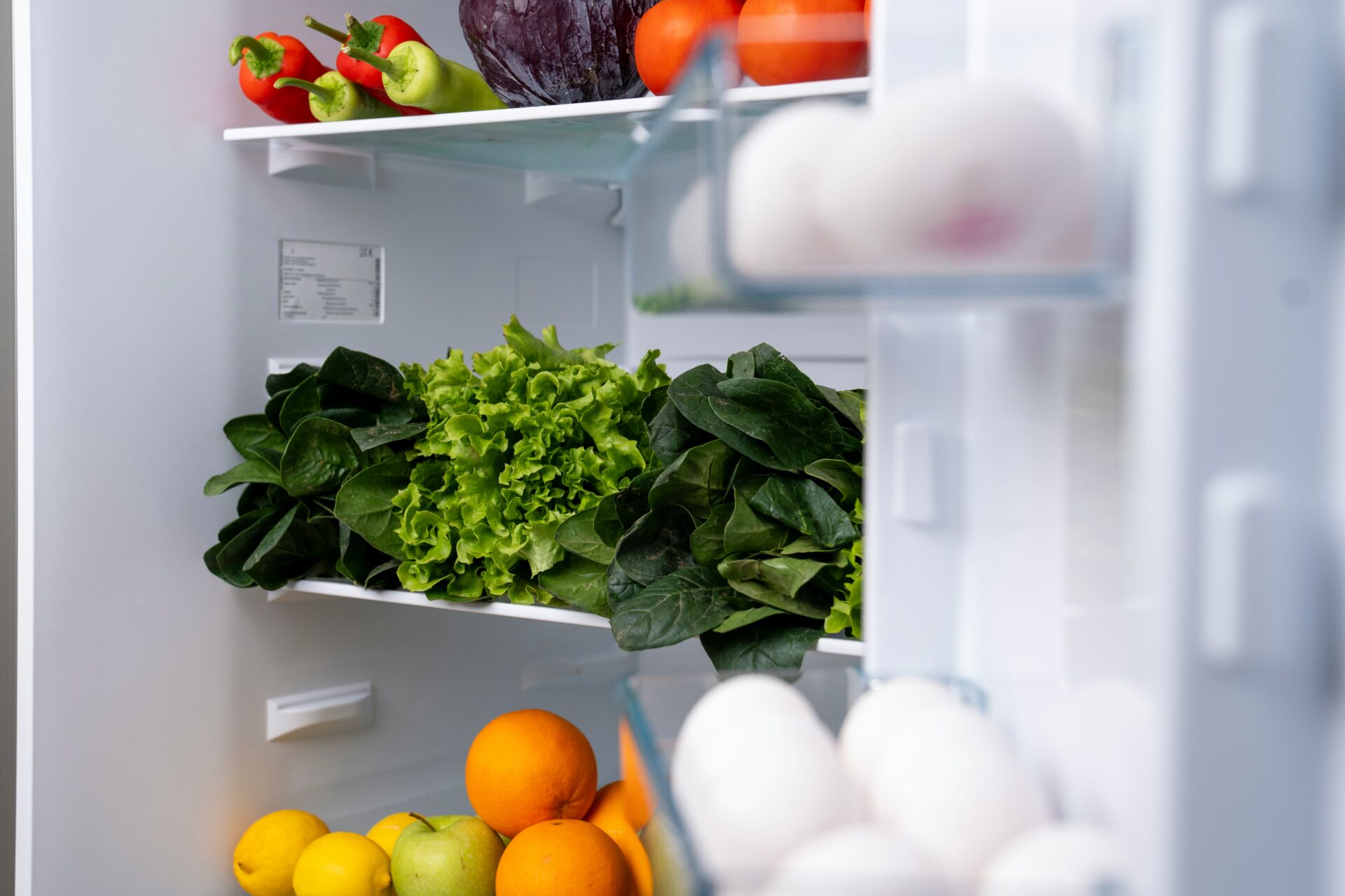 Conservar alimentos en la nevera: los cinco que se estropean antes y cómo guardarlos bien para evitar intoxicaciones 1 Vida.es alimentos que no van en la nevera