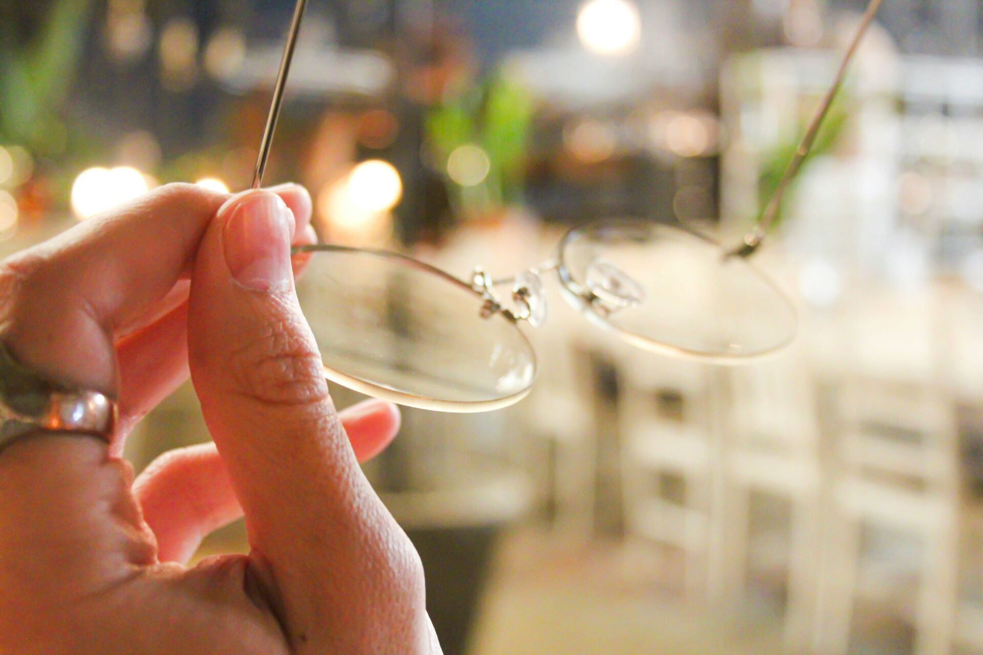Gafas que prometen corregir la visión solas: qué dice la AEMPS y por qué la revisión del óptico sigue siendo clave 1 Vida.es AEMPS gafas