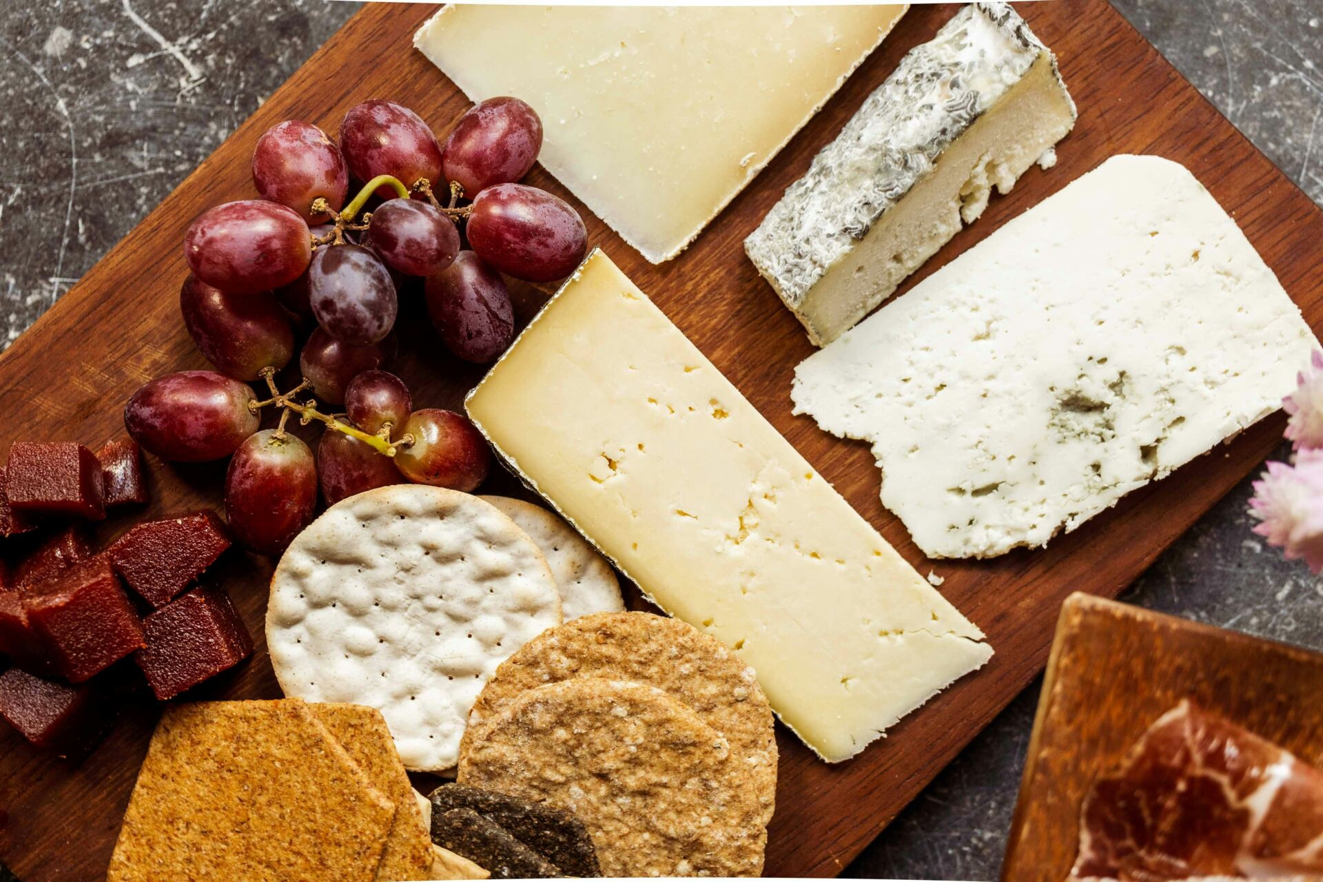 Los mayores españoles compran más vino y embutidos: los hábitos alimenticios no cambian con la edad 1 Vida.es consumo alimentario por edades