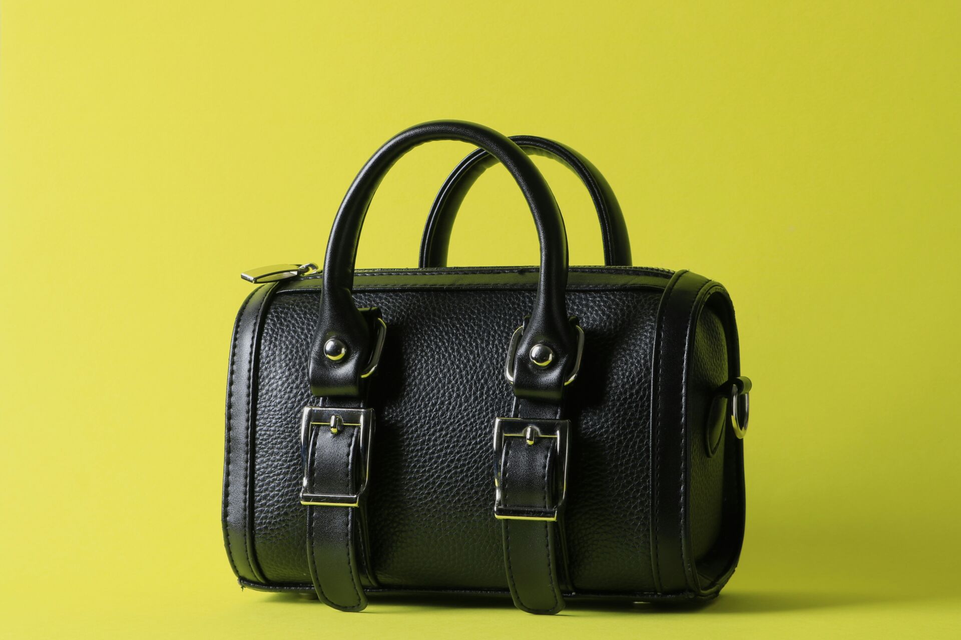 La subasta de objetos perdidos de Madrid: bolsos de lujo y coches desde 400 euros que recaudan 1,4 millones 1 Vida.es bolsos de lujo subasta