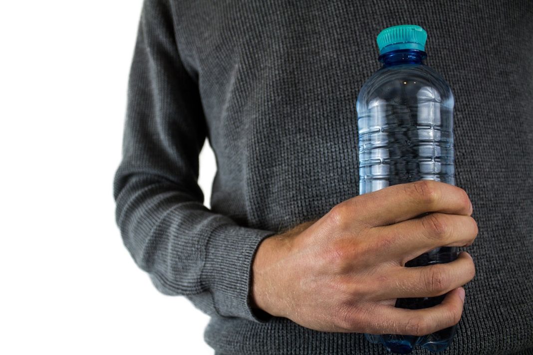 Bebe mucho líquido como truco para combatir la sinusitis