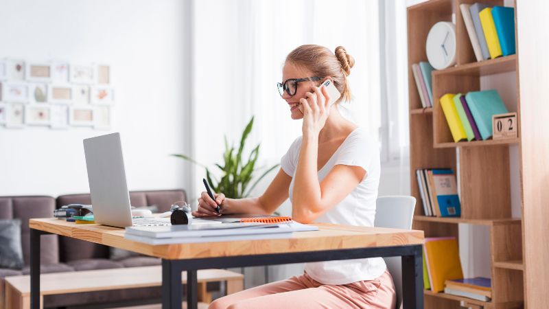 Acceso a Internet o a la red de la empresa a una velocidad aceptable