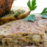 Tortilla de champiñones: la cena sana y rica que puedes hacer en 5 minutos