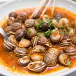 Caracoles con chorizo: el plazo castizo que te sorprenderá