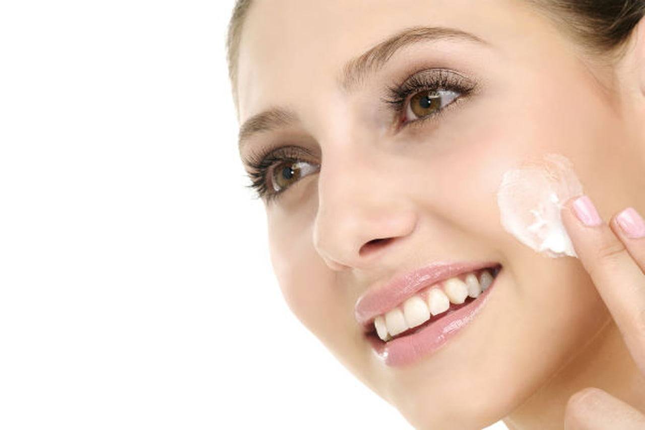 Limpieza facial: La base para una piel radiante
