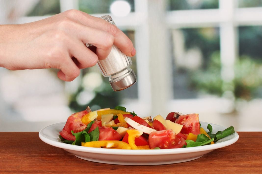 ¿Por qué es esencial una dieta con menos sal?