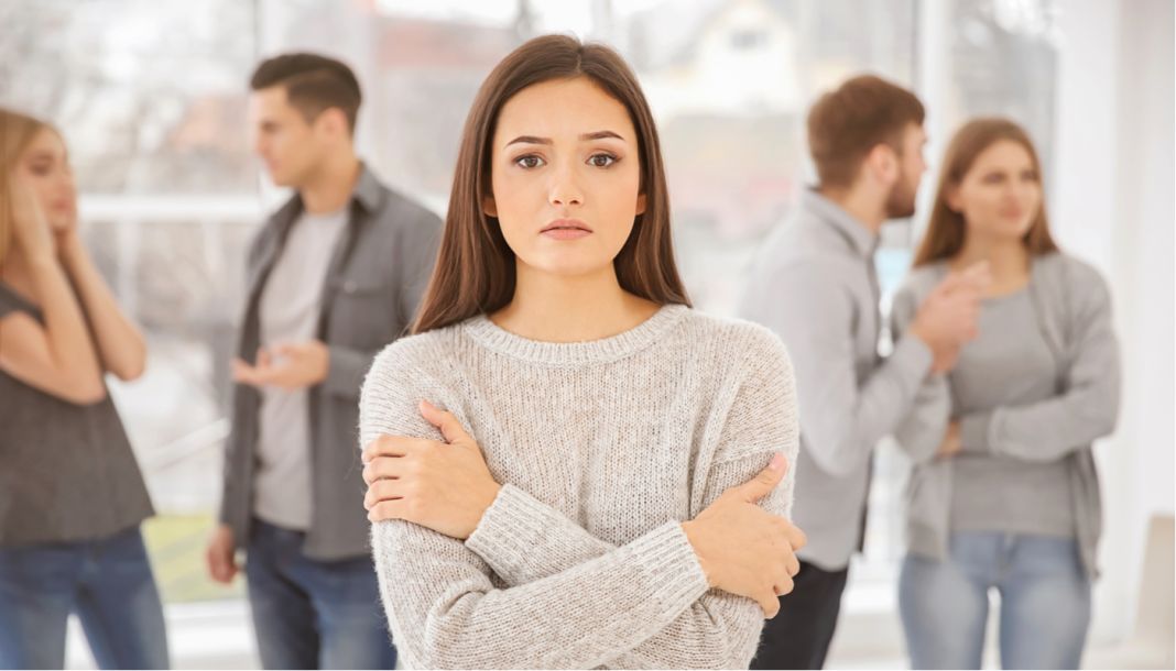 ¿Cómo controlar la ansiedad social?