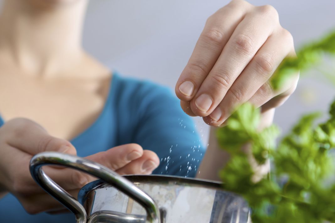 Evitar los alimentos ricos en sodio