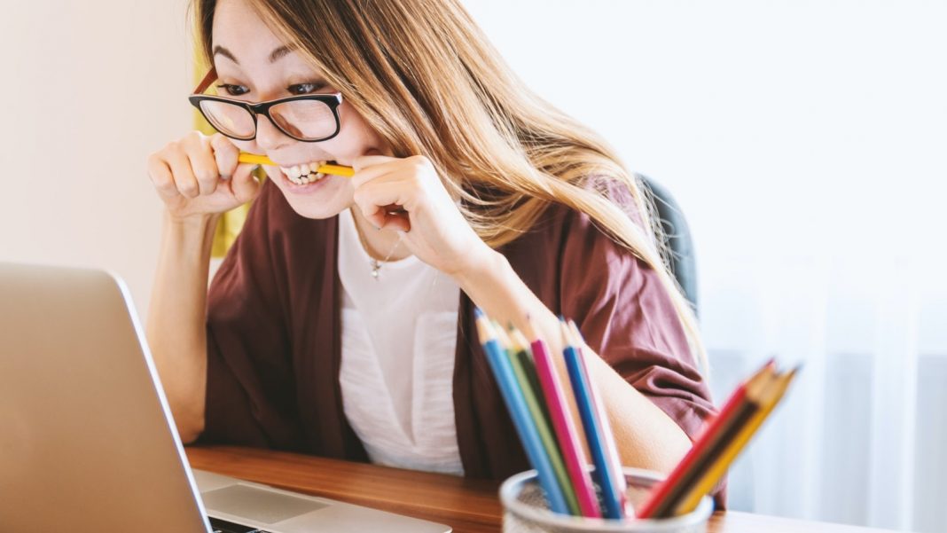 El impacto de la ansiedad digital en el entorno laboral