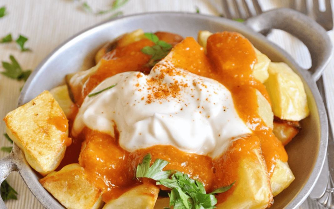 El plato más español de Albert Adrià: patatas bravas con espuma de Alioli