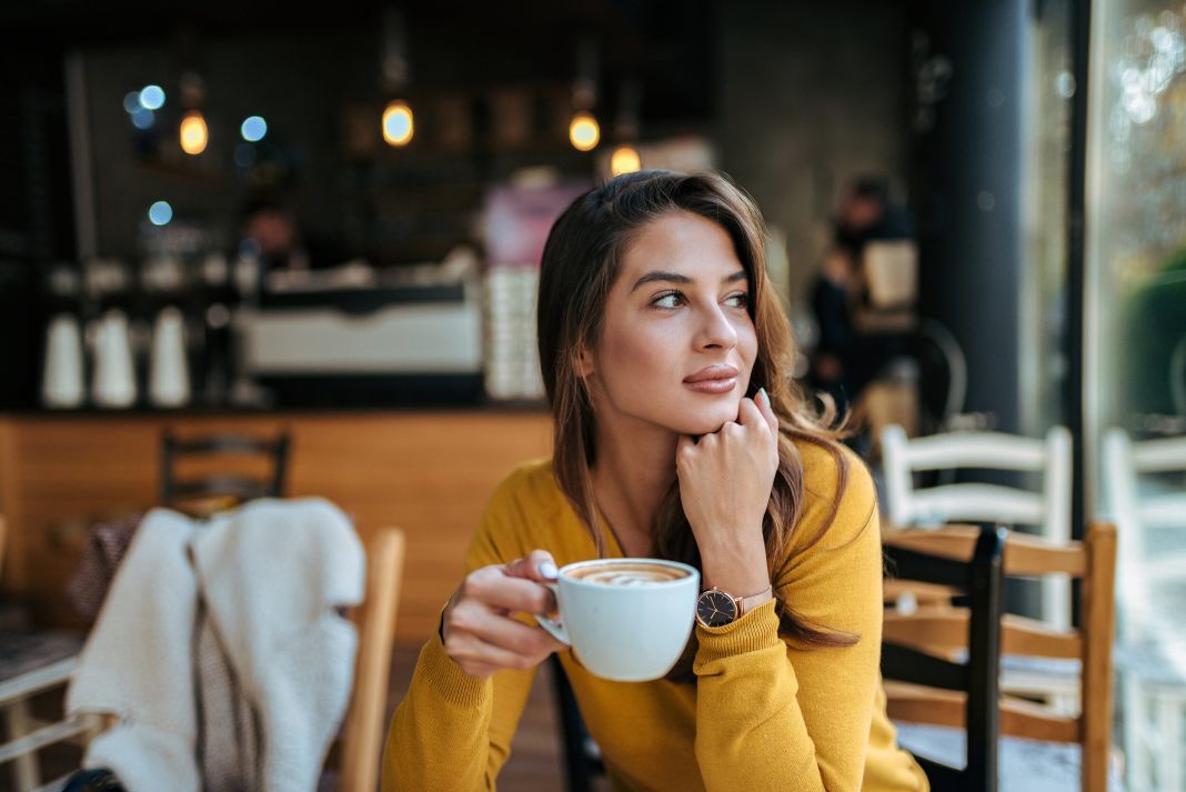 CAFEÍNA EN EL CEREBRO DE UN ADULTO 