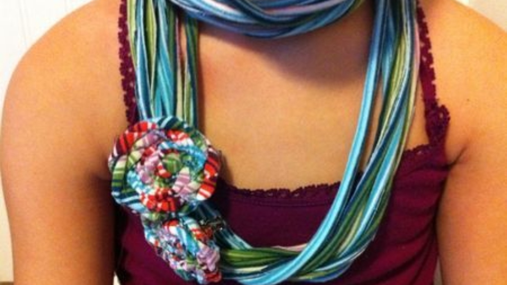 Crea accesorios con tus camisas viejas