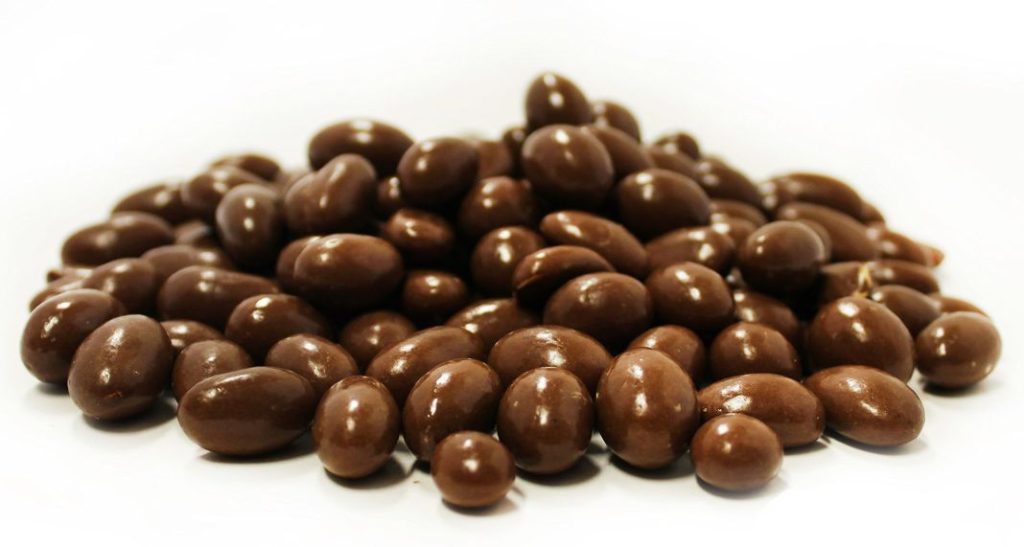 Cacahuetes cubiertos de chocolate