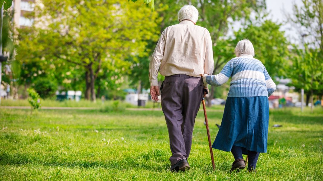 ADULTOS MAYORES: EJERCICIO FÍSICO Y MOVILIDAD