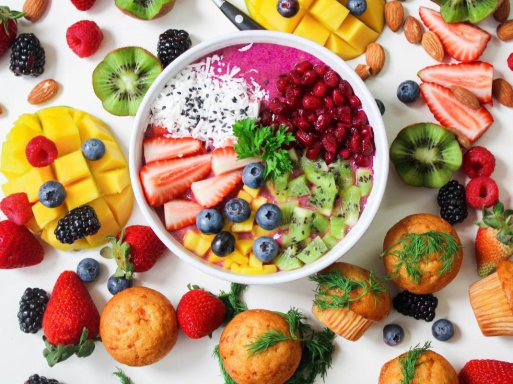 ADELGAZA COMIENDO FRUTAS, BERRIES Y VERDURAS DE HOJA VERDE