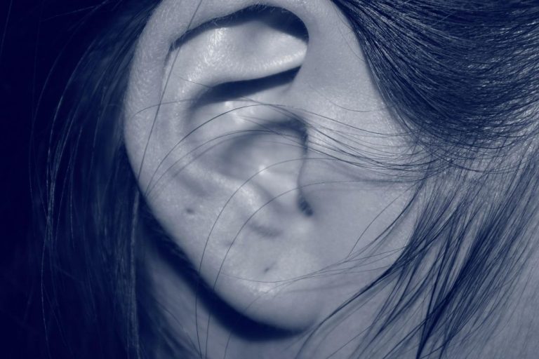 Chirridos en los oídos: ¿cuáles son las causas?