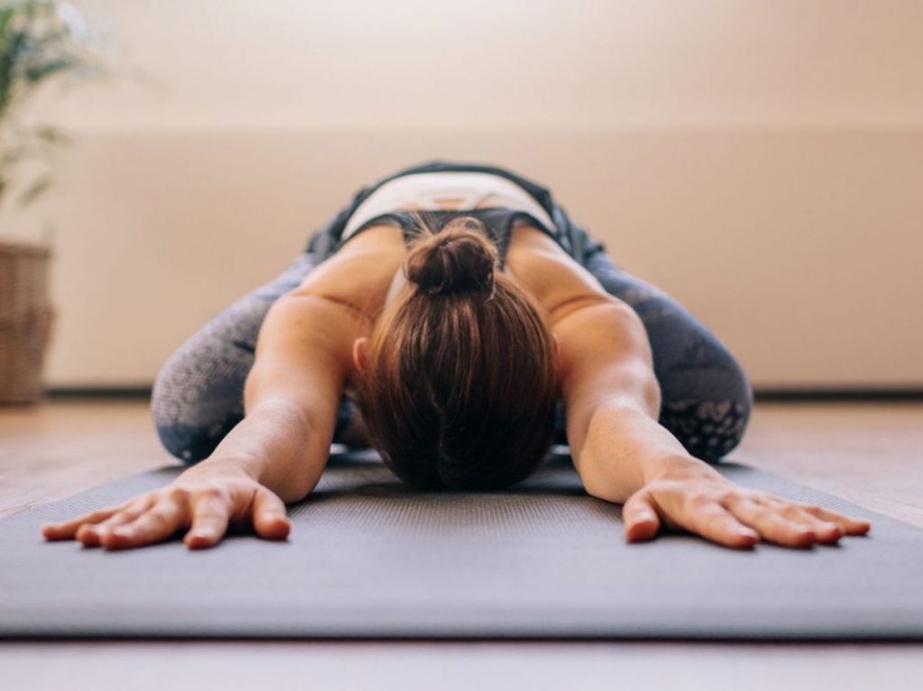 Posturas de yoga que te aliviarán el dolor menstrual 1 Vida.es ¿Cómo se comienza el yoga?