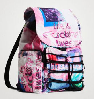 La mochila de Desigual que le dará color a tu otoño por menos de 50 euros 1 Vida.es La mochila de Desigual que le dará color a tu otoño por menos de 50 euros