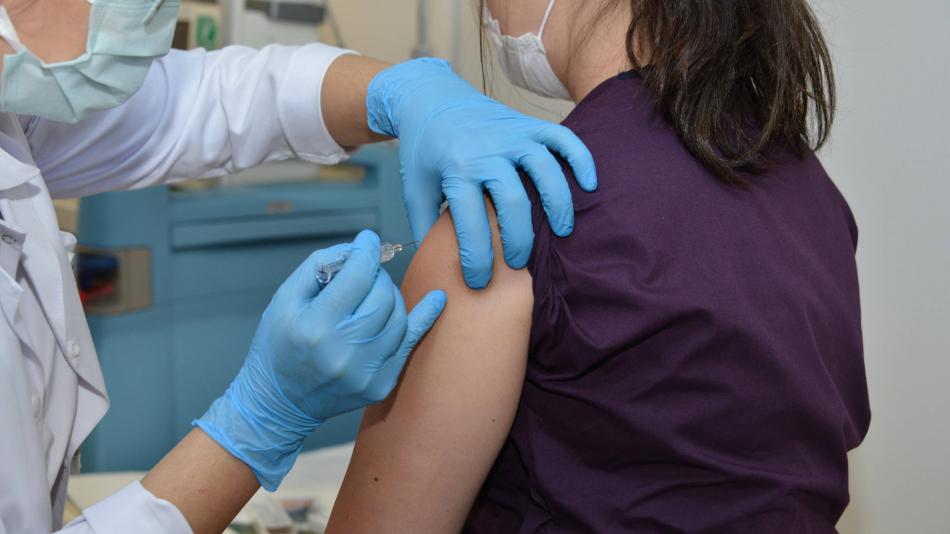 Vacunas adaptadas a Omicron desde principios de septiembre