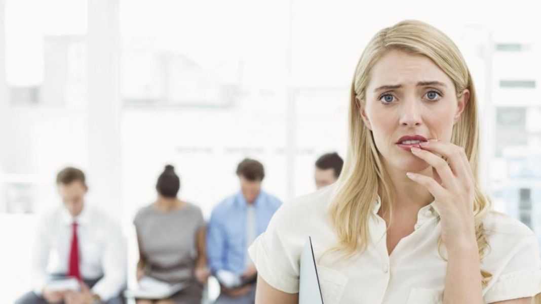 Señales de tu lenguaje corporal que arruinarán una entrevista de trabajo 1 Vida.es Lenguaje corporal en una entrevista de trabajo