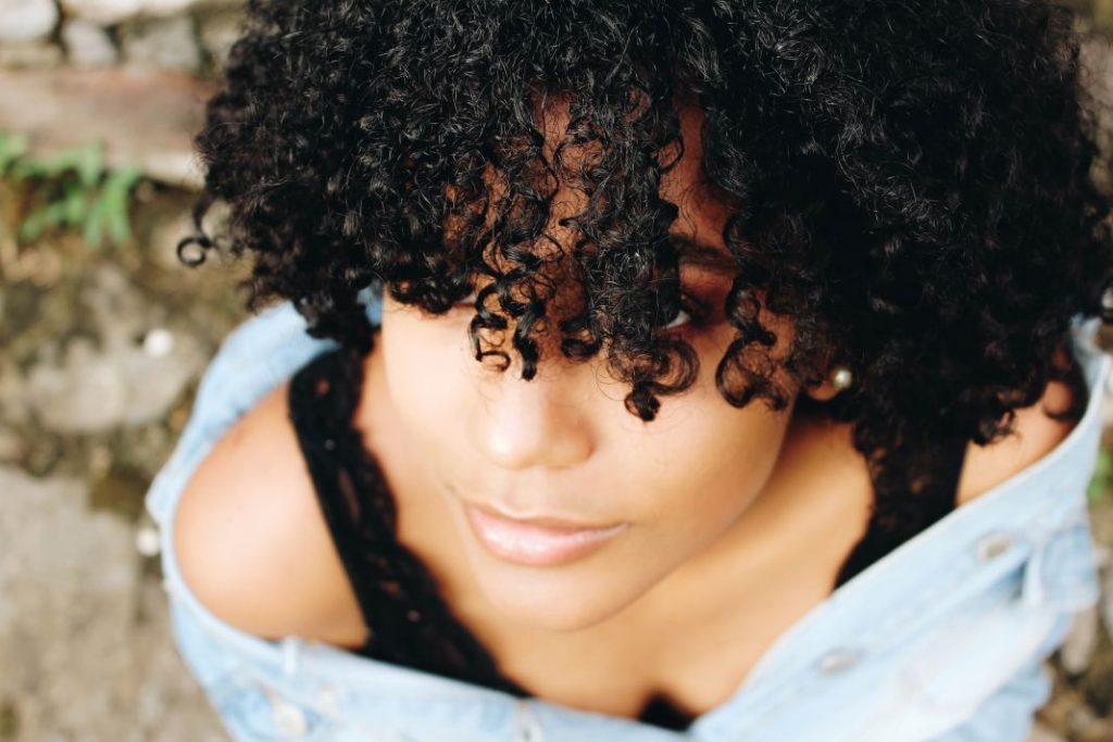 Tipos de rizos del pelo y cómo cuidarlo 1 Vida.es look