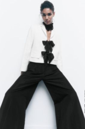 Zara tiene los pantalones anchos de pinzas para disimular los kilos de más 1 Vida.es Zara tiene los pantalones anchos de pinzas para disimular los kilos de más
