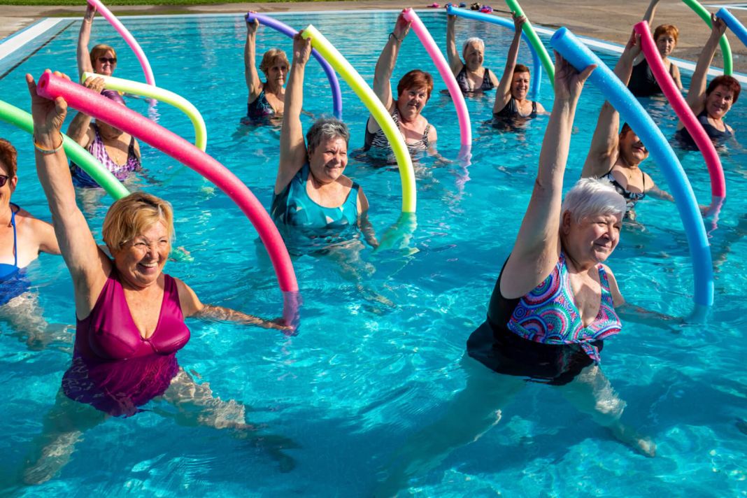 El  aquagym para personas mayores está cada vez más de moda