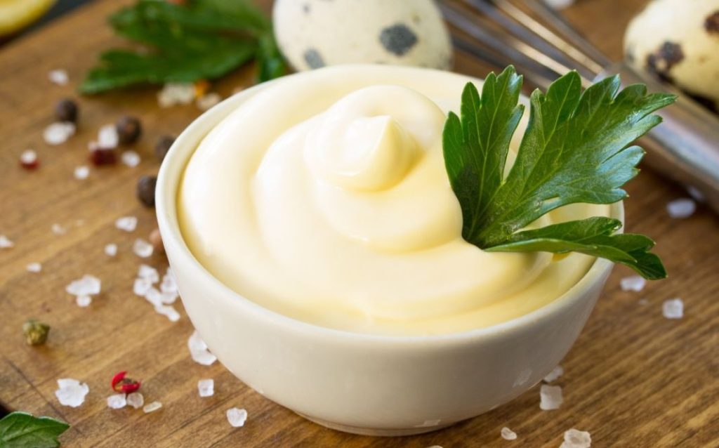 5 minutos y sin huevo: la receta de mayonesa que no falla 2 Vida.es LA TÉCNICA INFALIBLE PARA UNA MAYONESA PERFECTA