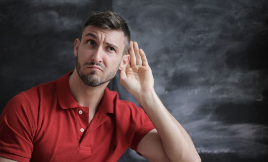 Síntomas que te avisan de que te estás quedando sordo (además de no oír) 1 Vida.es Síntomas que te avisan de que te estás quedando sordo (además de no oír)
